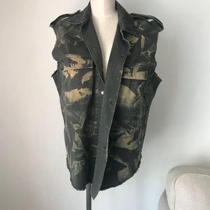 [LF] Furst of a Kind Camo Vest